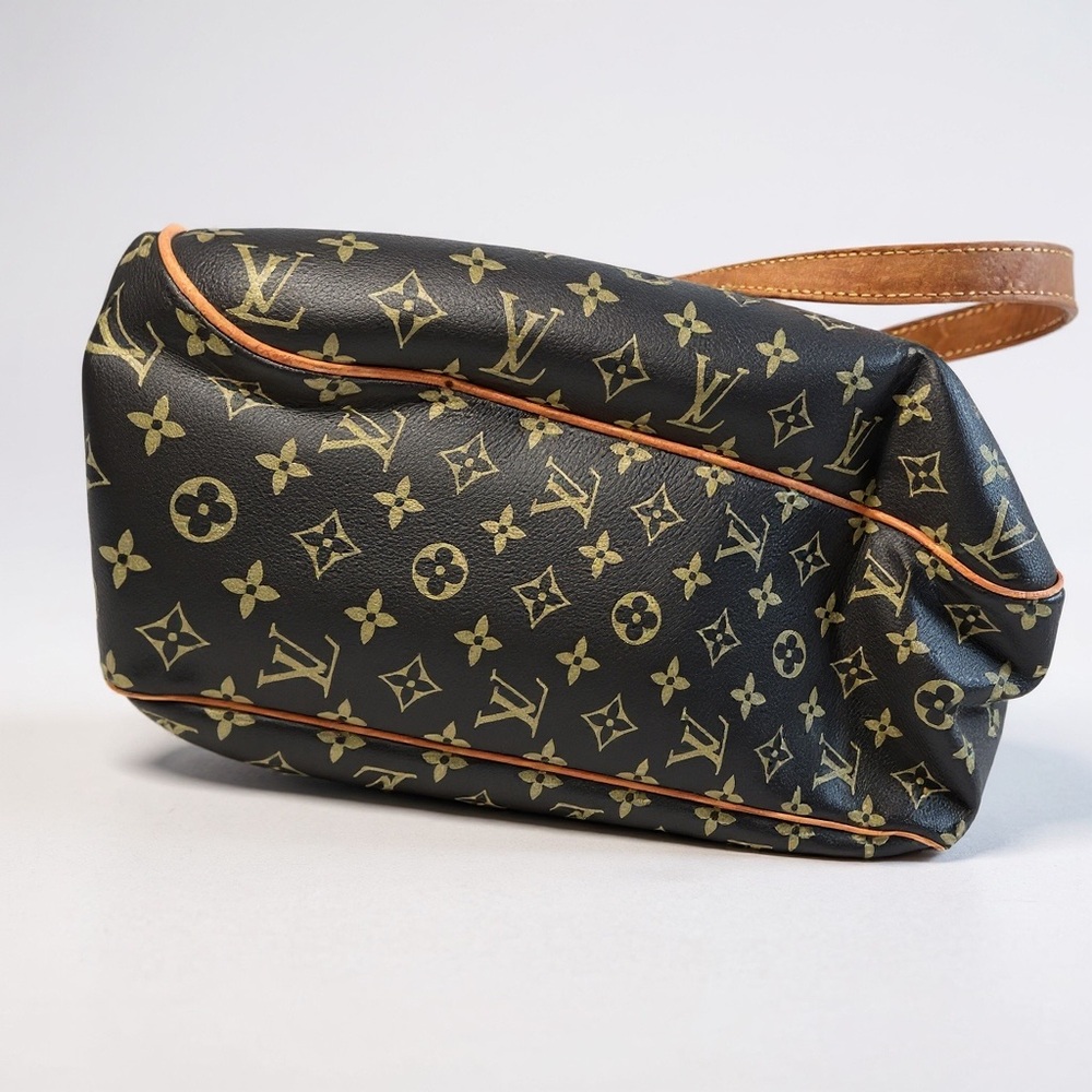 Louis Vuitton Monogram Canvas Shoulder Bag– Authentic